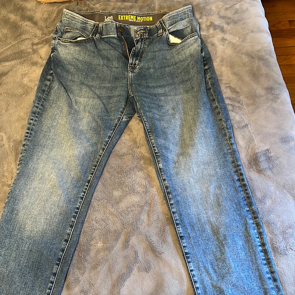 Lee Performance series Extreme Motion athletic fit, tapered leg. New, no tags.